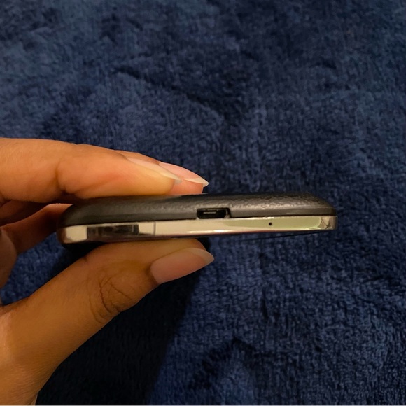 Samsung Galaxy Avant - Picture 10 of 12